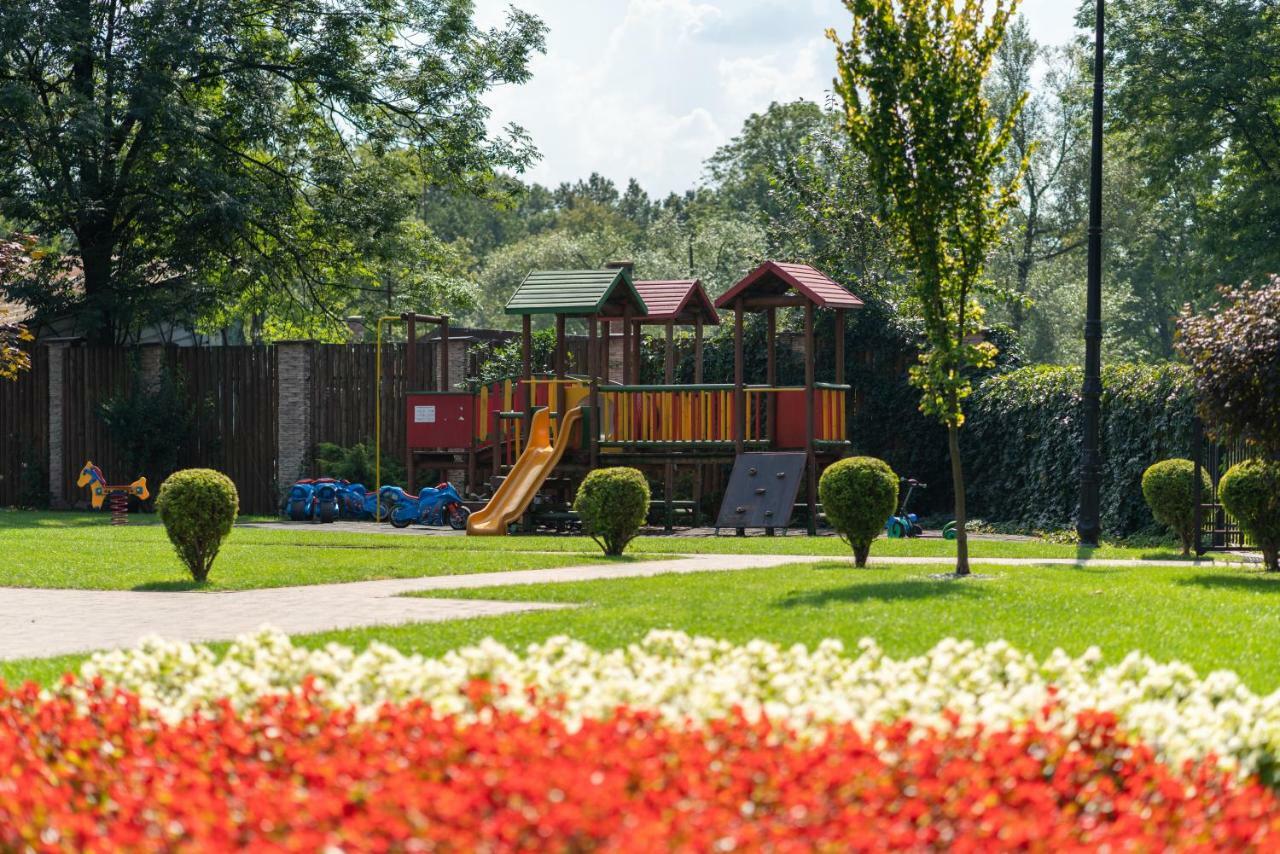 Hotel Badura Wadowice Exterior foto